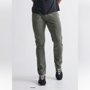 32x32 DU/ER No Sweat Relaxed Taper Pants in Gull